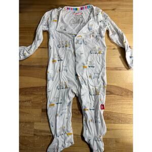 Magnetic Me Modal Footie Size 0-3 Months in White Stripe Parade Music Animals